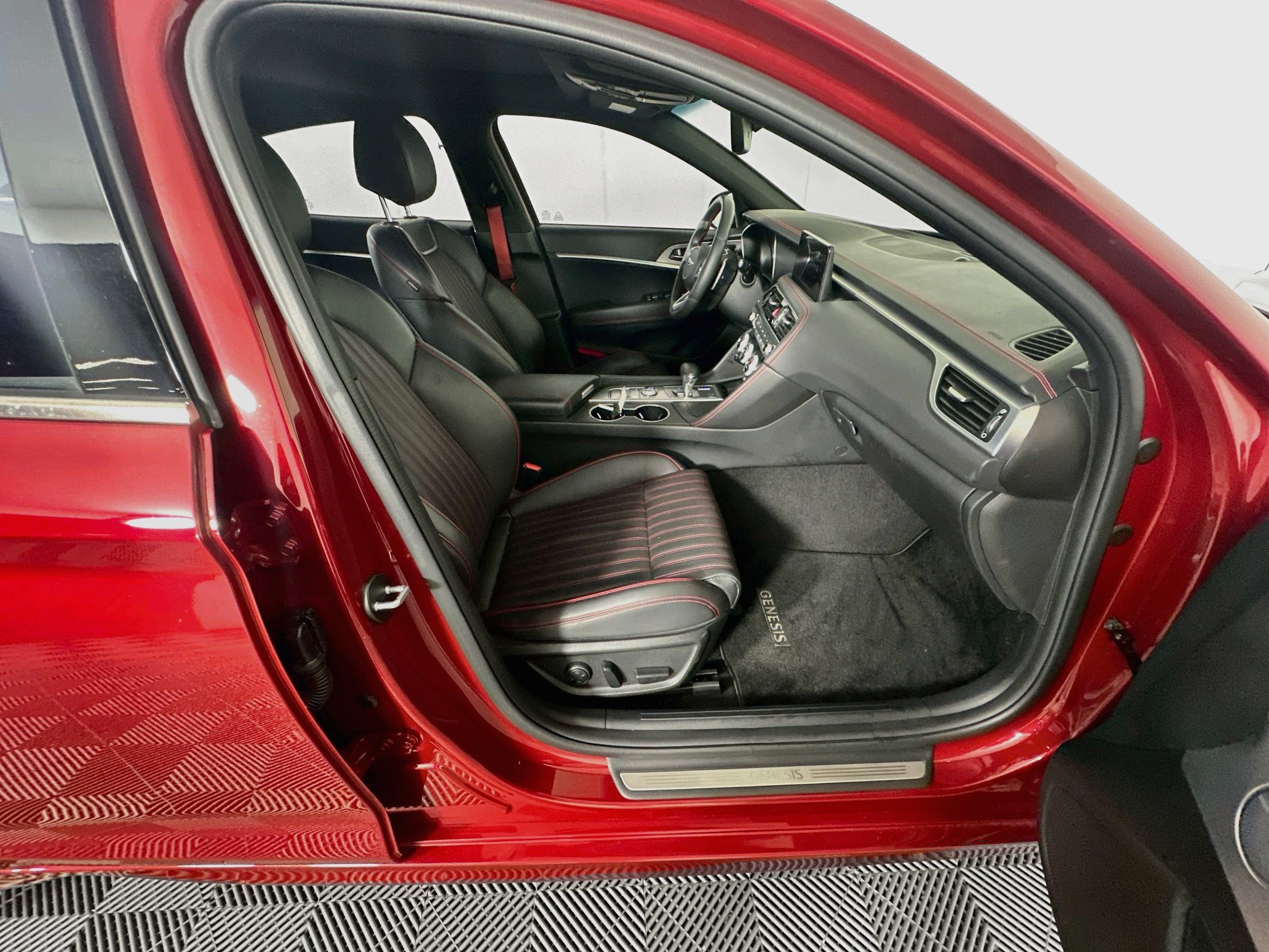 Used 2023 Genesis G70 2.0T w/ Sport Prestige Package RWD image 31