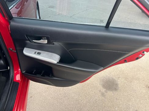 Used 2014 Toyota Camry SE w/ Leather Package FWD image 13