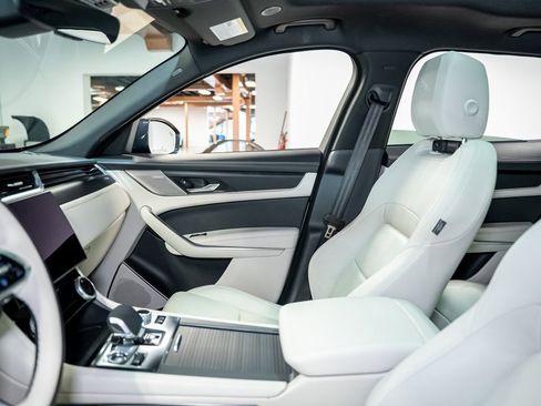 Used 2025 Jaguar F-PACE R-Dynamic S image 57