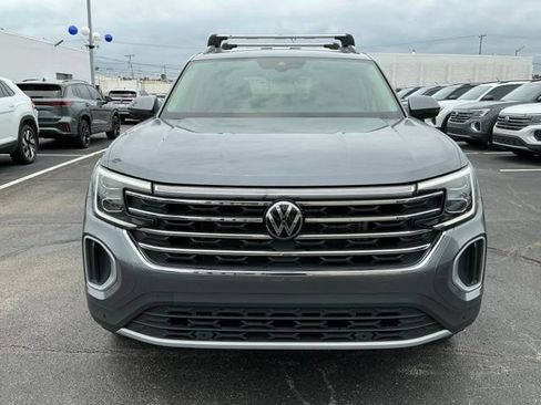 Certified 2024 Volkswagen Atlas SE w/ Black Wheel Package FWD image 8