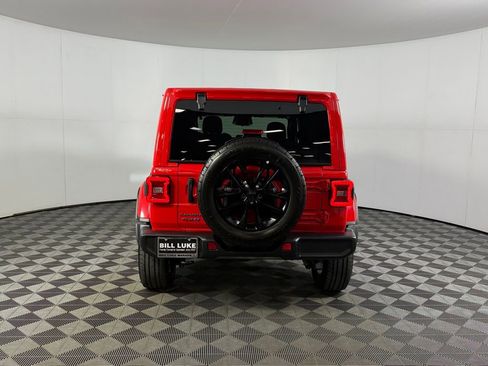 Used 2025 Jeep Wrangler Unlimited Sahara AWD/4WD image 7
