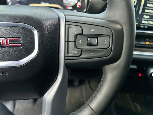 Used 2025 GMC Sierra 1500 Elevation image 21
