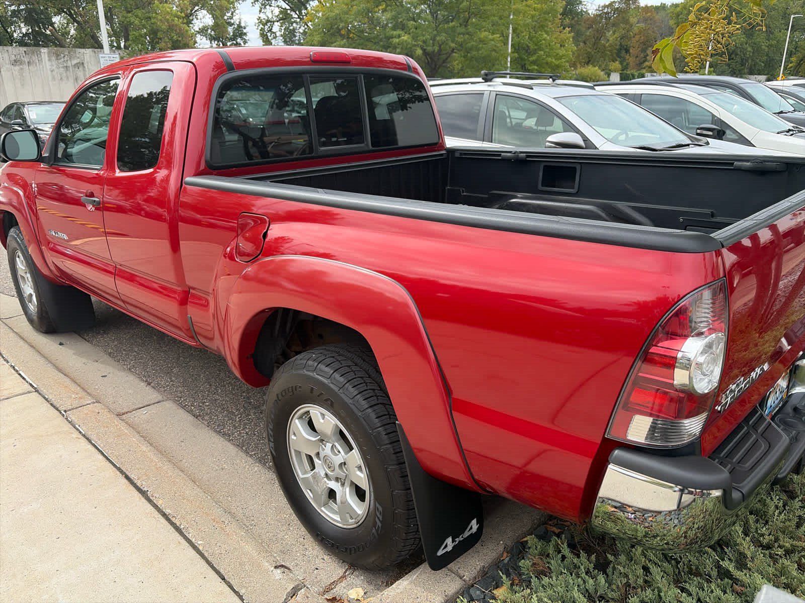 Used 2012 Toyota Tacoma 4x4 Access Cab V6 w/ SR5 Pkg image 4