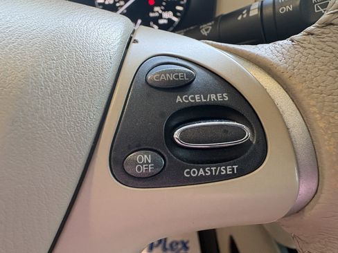 Used 2015 Nissan Pathfinder SL w/ SL Tech Package FWD image 12