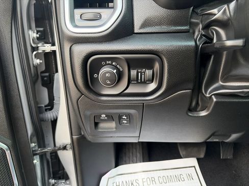 Used 2025 RAM 1500 Laramie AWD/4WD image 32