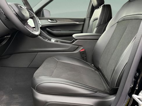 New 2026 Jeep Grand Cherokee Altitude image 20