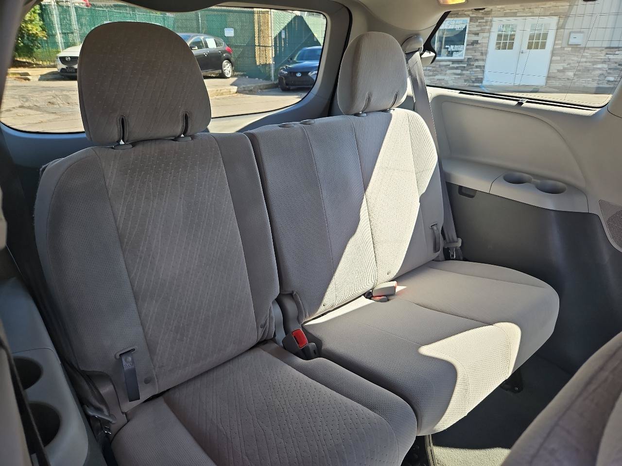 Used 2020 Toyota Sienna LE FWD image 21