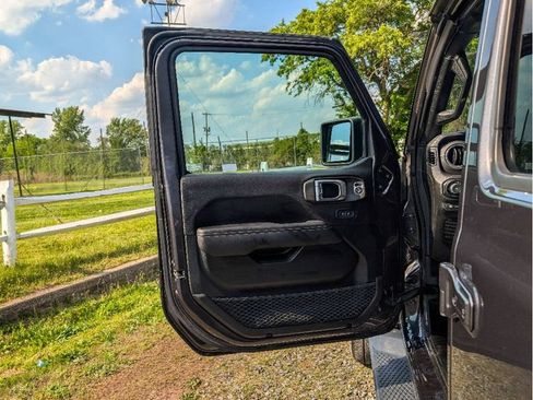Used 2023 Jeep Wrangler Unlimited Sahara w/ Cold Weather Group AWD/4WD image 10