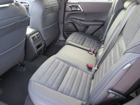 New 2025 Mitsubishi Outlander SE FWD image 9