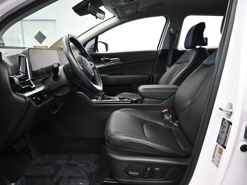 Used 2025 Kia Sportage EX image 11