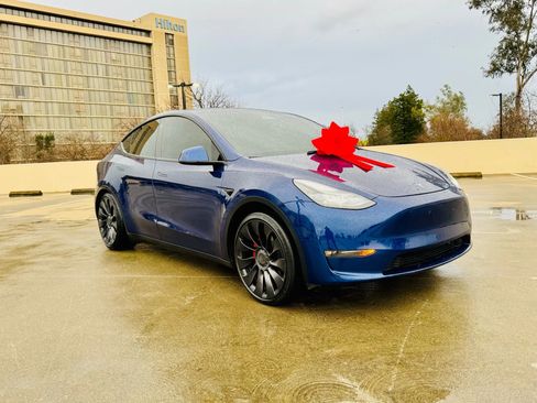 Used 2023 Tesla Model Y Performance AWD/4WD image 1