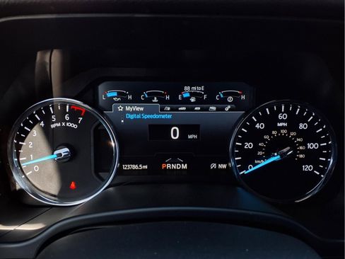 Used 2021 Ford Expedition XLT image 16