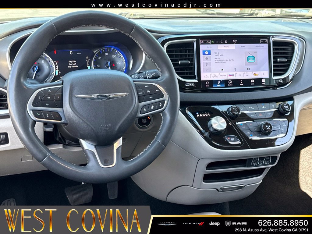 Used 2024 Chrysler Pacifica Touring-L FWD image 27