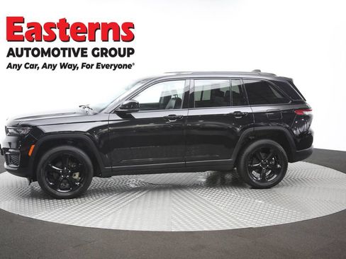Used 2023 Jeep Grand Cherokee Limited w/ Black Appearance Package AWD/4WD image 61