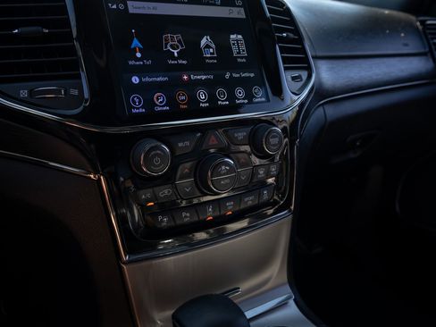 Used 2019 Jeep Grand Cherokee High Altitude AWD/4WD image 26