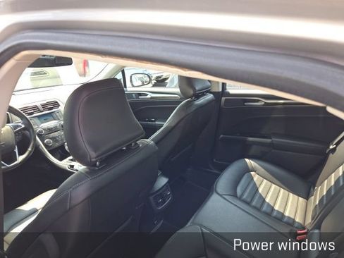 Used 2015 Ford Fusion SE w/ Equipment Group 202A FWD image 17