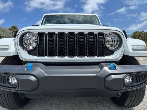 Used 2024 Jeep Wrangler Unlimited AWD/4WD image 21