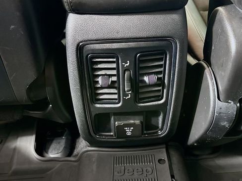 Used 2021 Jeep Grand Cherokee Laredo X AWD/4WD image 27