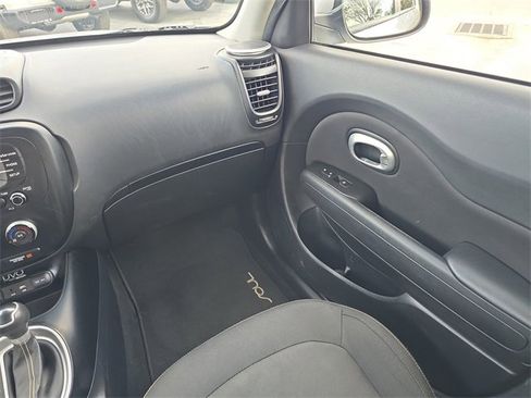 Used 2015 Kia Soul + image 12