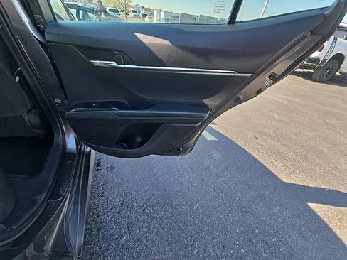 Used 2019 Toyota Camry LE image 27