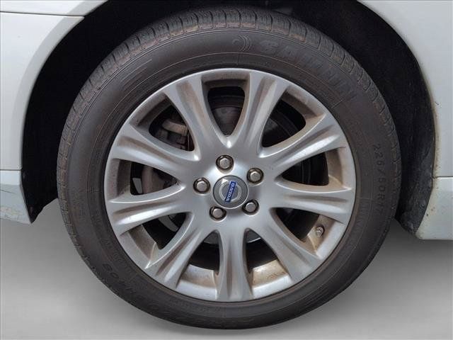 Used 2010 Volvo V70 R-Design FWD image 18