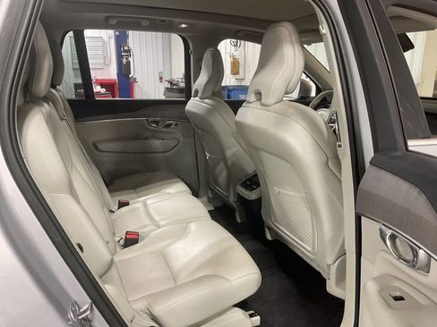 Used 2023 Volvo XC90 B5 Plus image 11