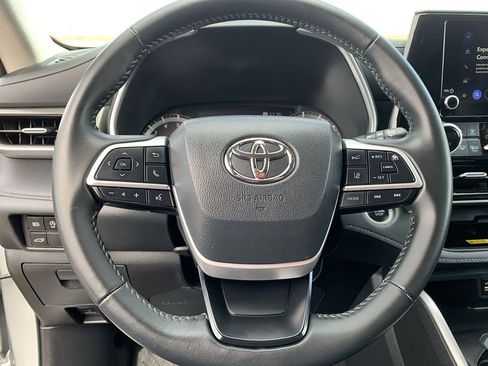 Used 2024 Toyota Highlander XLE image 18
