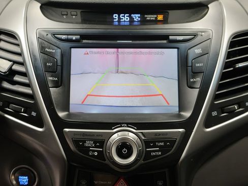 Used 2014 Hyundai Elantra Limited w/ Option Group 03 FWD image 27