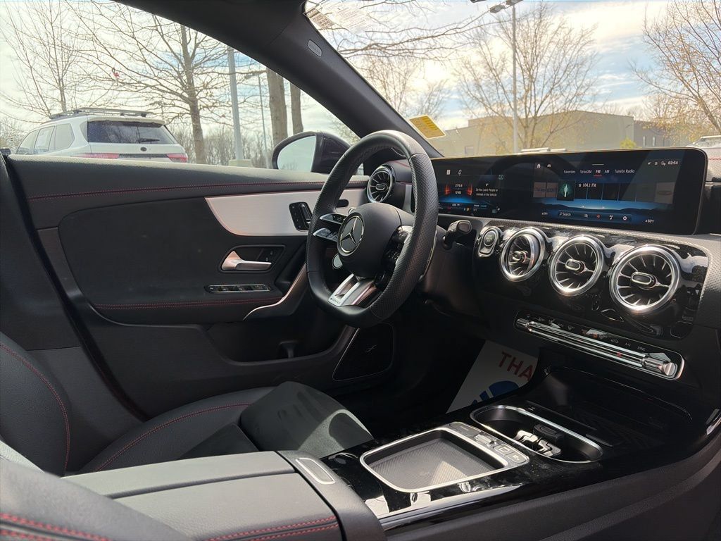 Used 2025 Mercedes-Benz CLA 35 AMG 4MATIC image 30