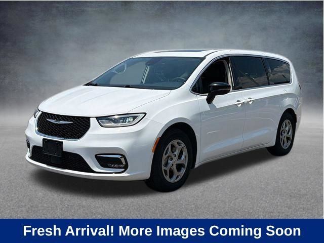 Used 2023 Chrysler Pacifica Touring-L FWD image 1