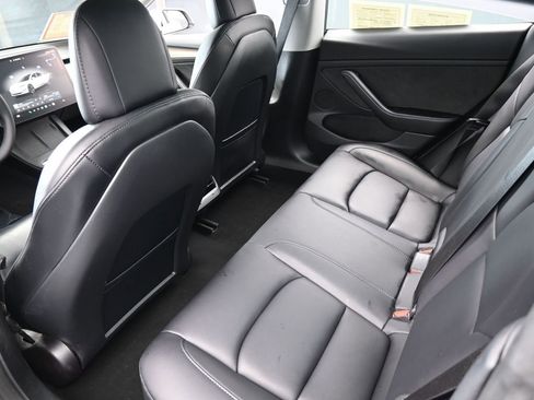 Used 2023 Tesla Model 3 Standard Range image 31