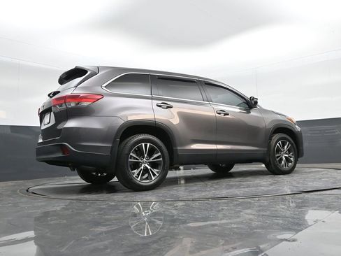 Used 2019 Toyota Highlander LE image 31