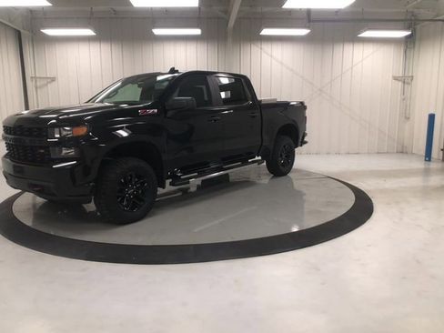 Used 2019 Chevrolet Silverado 1500 Custom Trail Boss w/ Infotainment Package AWD/4WD image 4