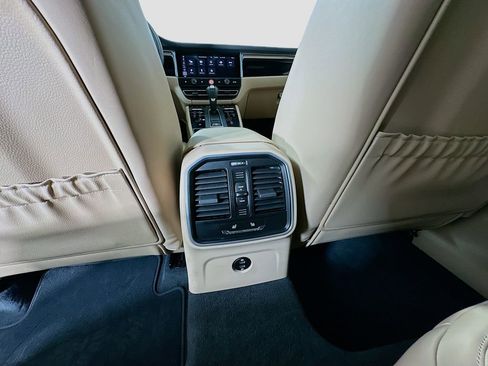 Used 2026 Porsche Macan image 27