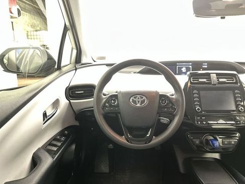 Used 2022 Toyota Prius LE image 15
