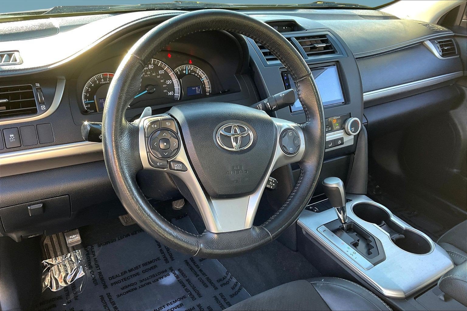 Used 2012 Toyota Camry SE w/ Leather Pkg FWD image 16