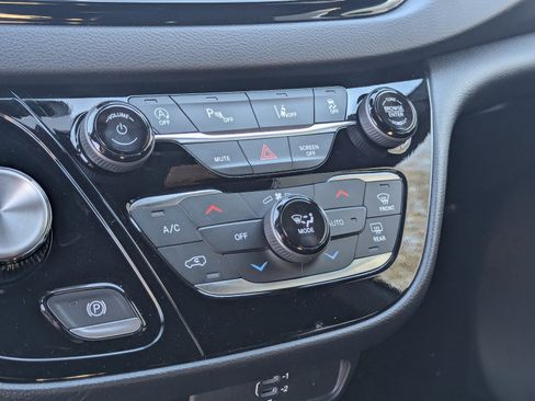 New 2026 Chrysler Voyager LX image 14