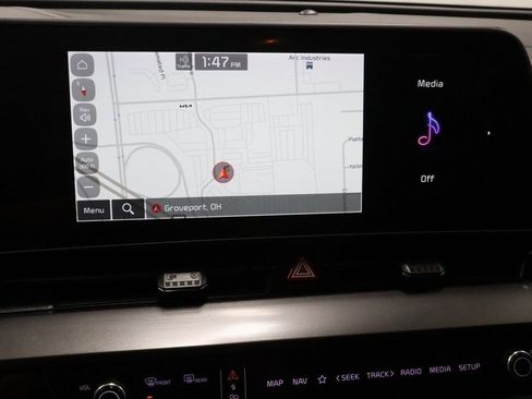 Used 2023 Kia Sportage EX image 3