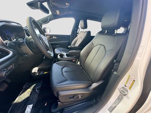 New 2026 Chrysler Pacifica Select image 22