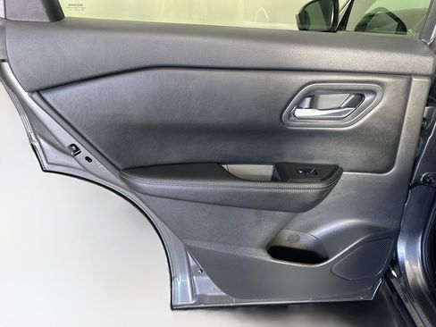 Used 2024 Nissan Rogue SV image 25