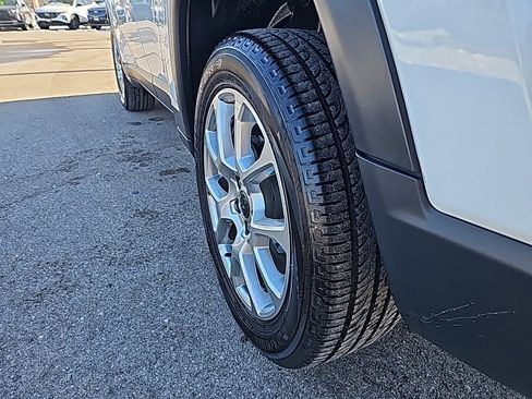 Used 2025 Jeep Compass Limited image 36