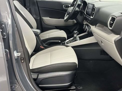 Used 2025 Hyundai Venue SEL FWD image 26