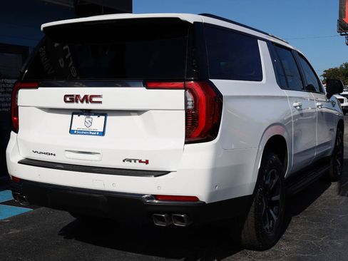 Used 2025 GMC Yukon XL AT4 AWD/4WD image 4