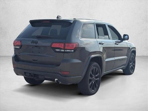 Used 2019 Jeep Grand Cherokee Altitude image 5
