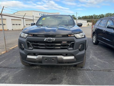 Used 2023 Chevrolet Colorado Trail Boss w/ Technology Package AWD/4WD image 2