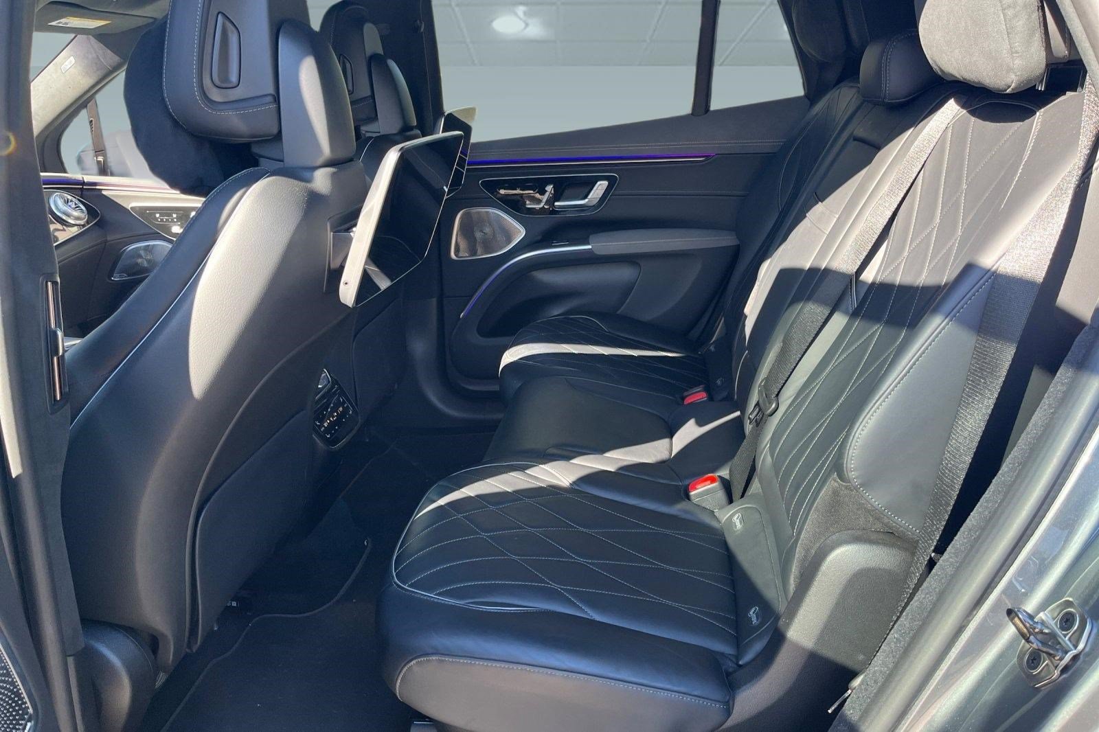 Used 2023 Mercedes-Benz EQS 580 4MATIC SUV image 9