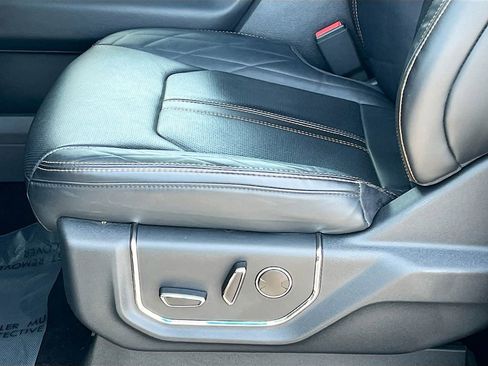 Used 2022 Ford Expedition Platinum AWD/4WD image 20