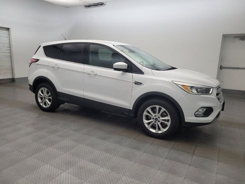 Used 2017 Ford Escape SE image 11