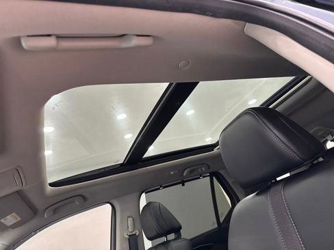 Used 2024 Honda Pilot Touring image 16