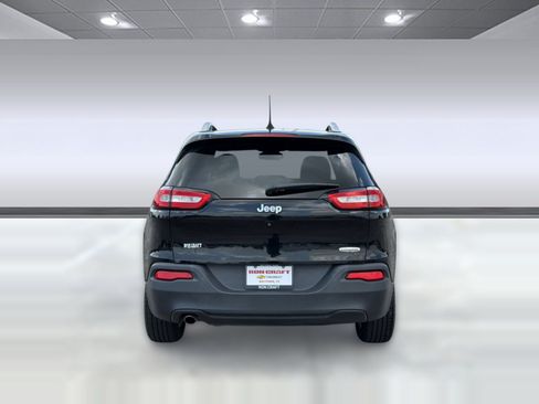 Used 2018 Jeep Cherokee Latitude Plus FWD image 10
